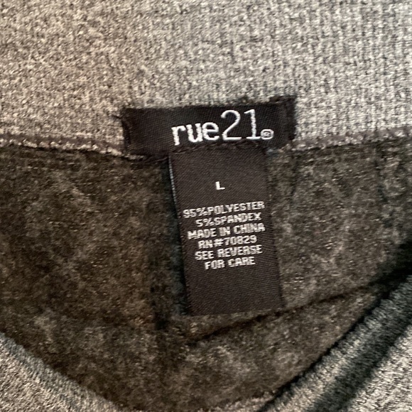 Grey leggings with fuzzy inside! - Picture 4 of 5